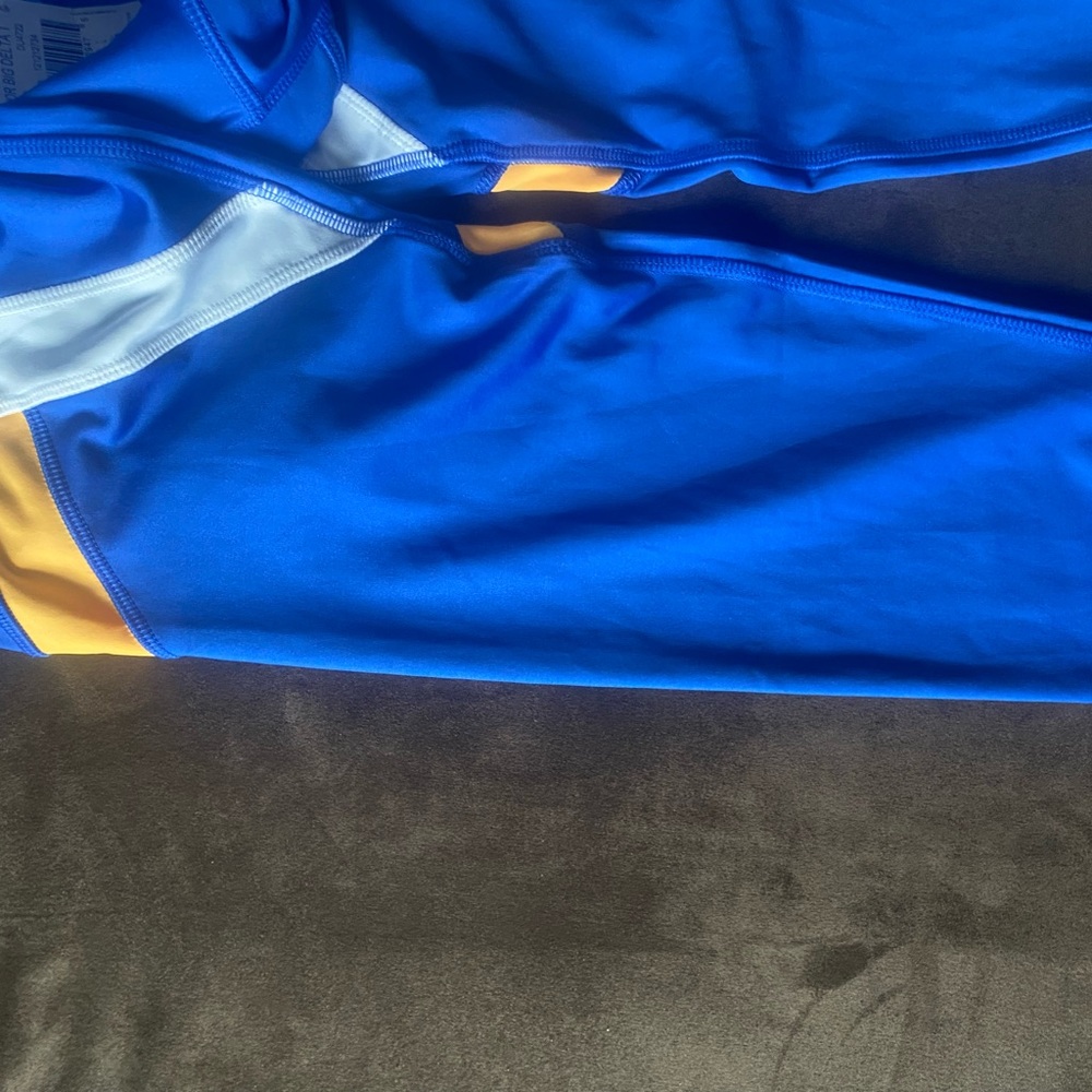 Fun Rebook workout leggings! - Picture 2 of 3
